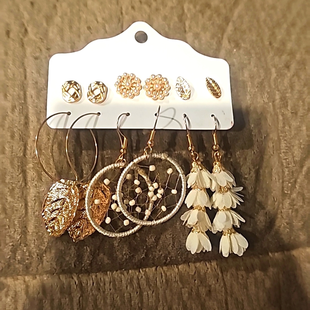 Selling these varieties of earrings in Gold